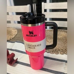 STANLEY 40oz NEON ELECTRIC PINK NEW UNRELEASED TUMBLER NWT VERY RARE